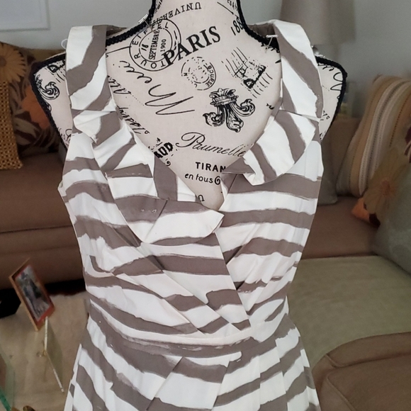 Dress (gently worn) - Picture 2 of 3